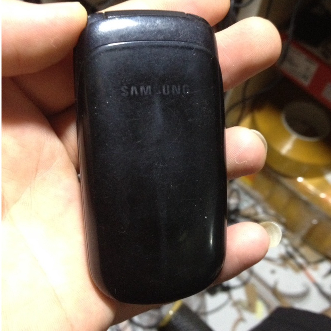 Xác SAMSUNG E1150 màn có 1 kẻ ngang, lên treo lô gô, và báo số đỏ như hình, máy không bin