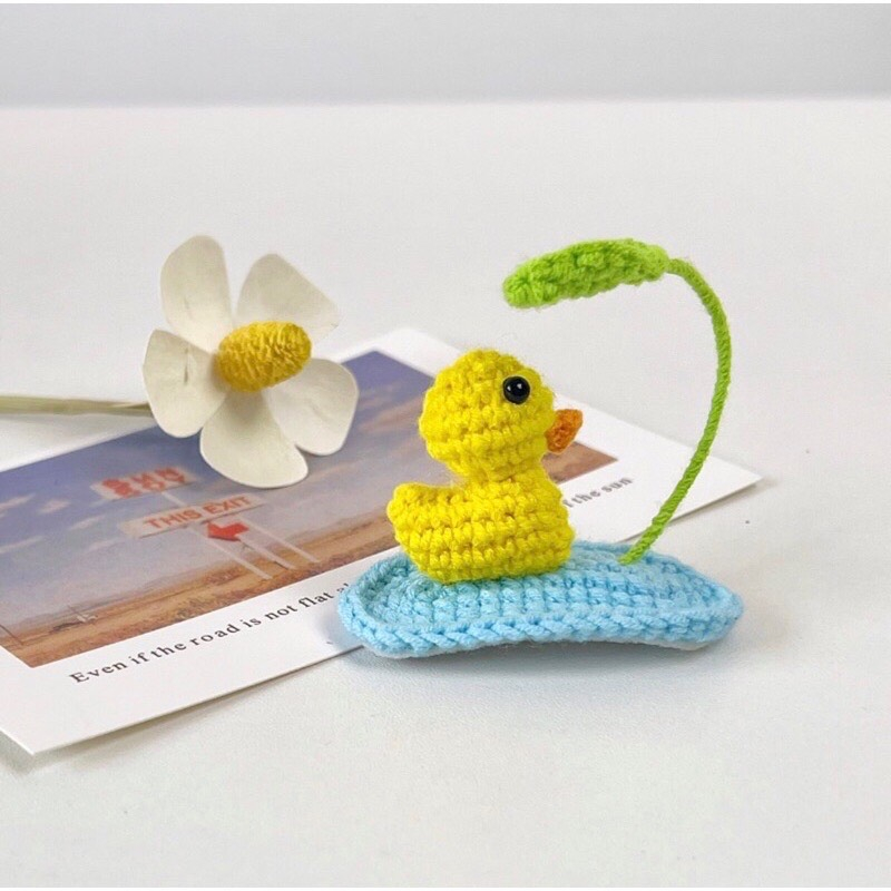 Kẹp tóc vịt vàng bằng len handmade