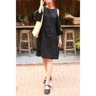 Đầm linen tưng MaxMessi Premium Collection tay phồng hở vai thêu hoa thủ công