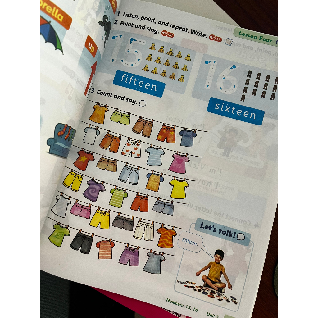 BỘ 2 CUỐN FAMILY AND FRIENDS 1. TẶNG KÈM BÌA BAO KIẾNG