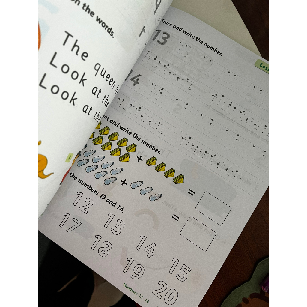 BỘ 2 CUỐN FAMILY AND FRIENDS 1. TẶNG KÈM BÌA BAO KIẾNG