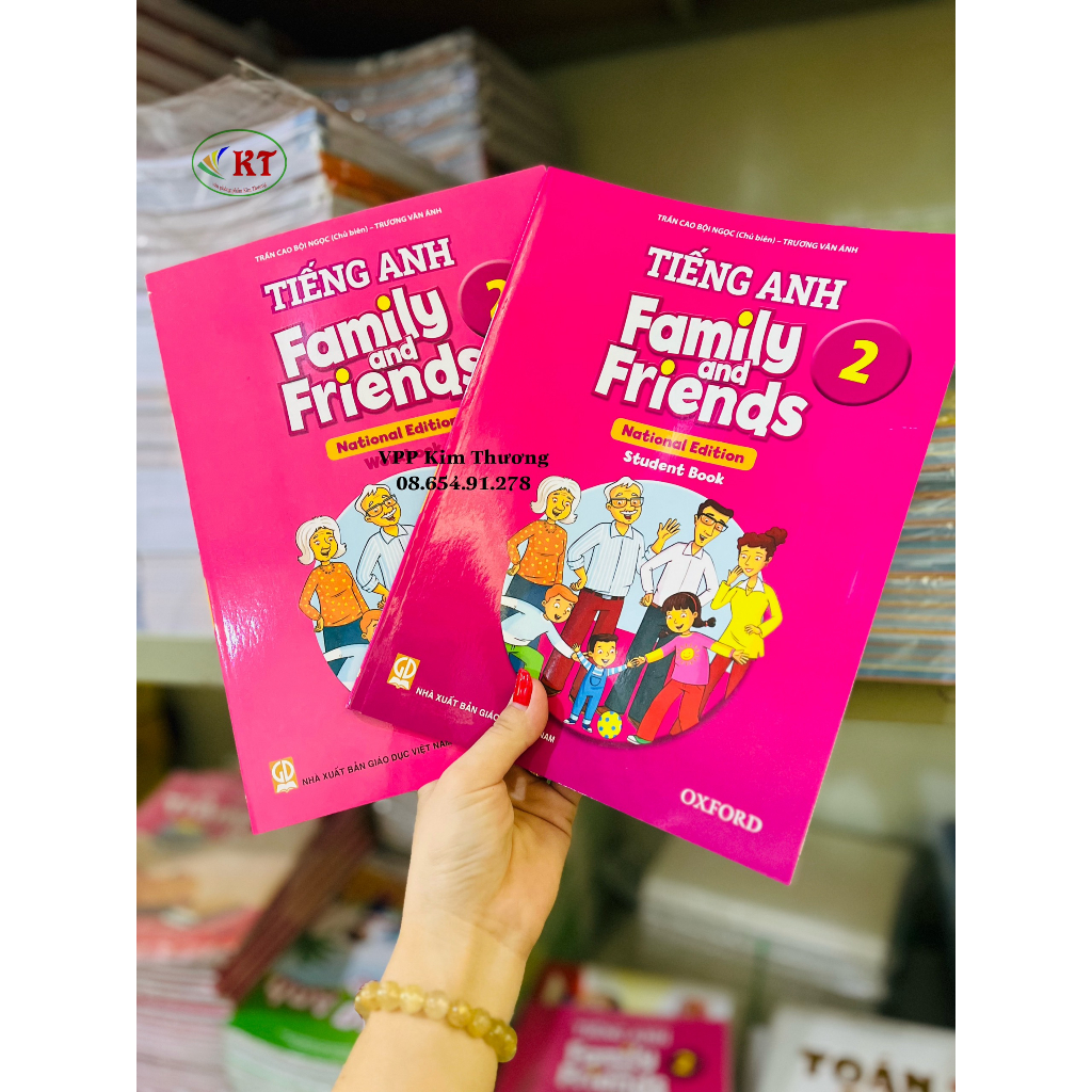 BỘ 2 CUỐN FAMILY AND FRIENDS LỚP 2. TẶNG KÈM BÌA BAO KIẾNG