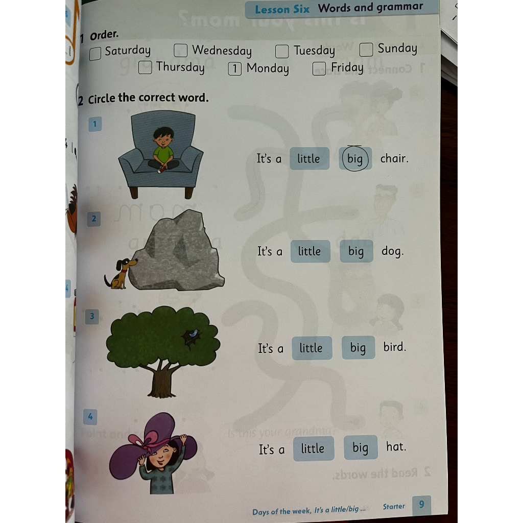 BỘ 2 CUỐN FAMILY AND FRIENDS LỚP 2. TẶNG KÈM BÌA BAO KIẾNG