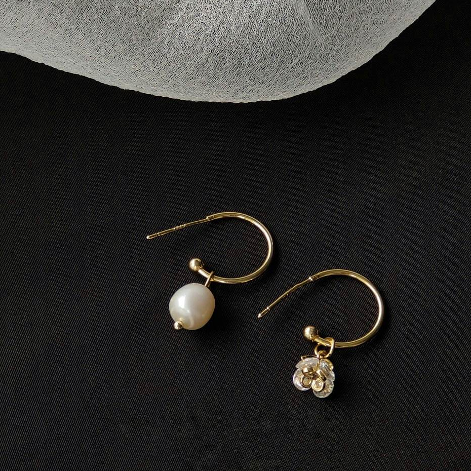 Bông tai ngoc trai bất đối xứng