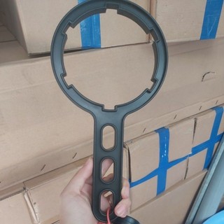 Tay vặn cốc lọc 20inch