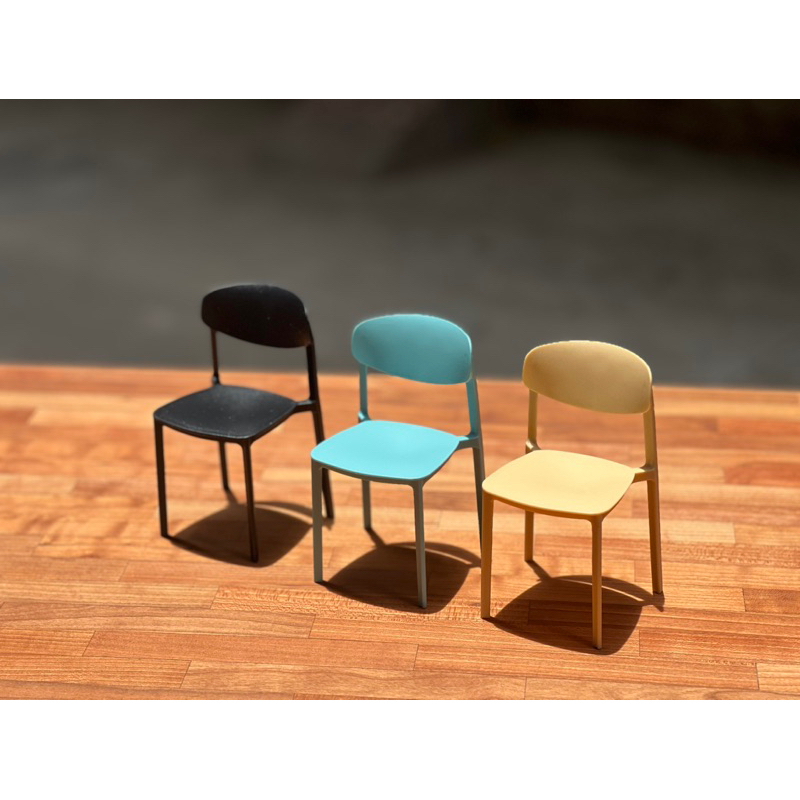 Mô hình ghế nhựa 1/6 màu sữa cho nhà búp bê