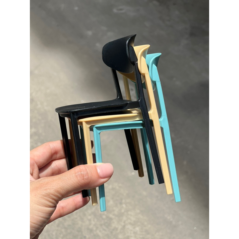 Mô hình ghế nhựa 1/6 màu sữa cho nhà búp bê