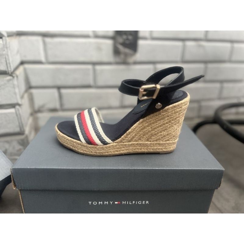 Xuồng Tommy 9p