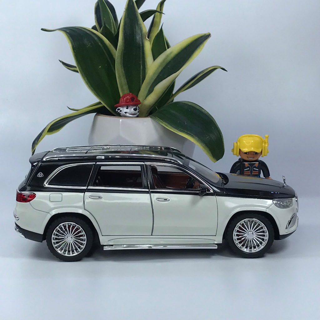 Mô hình xe Mercedes Maybach GLS600 1:24 hãng Chezhi bằng kim loại nội thất bầu trời sao