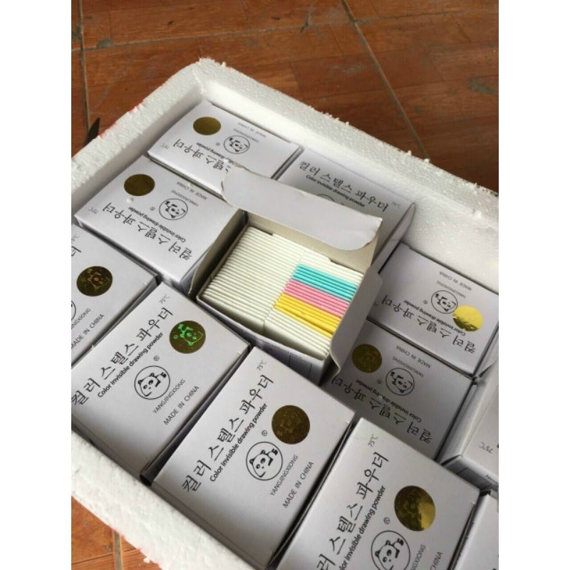 Phấn sáp Panda 1 màu trắng và 2 màu 4 màu là loại phấn tự bay sau 48h