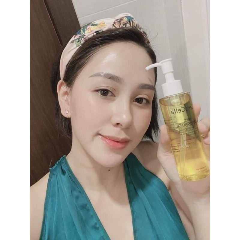 DATE 2025-DẦU TẨY TRANG CARECELLA CLEANSING OIL phù hợp với mọi loại da, và có thể sử dụng da nhạy cảm, vùng mắt, môi