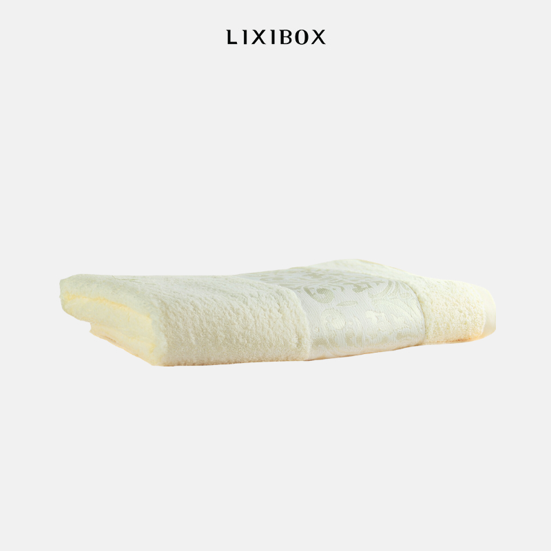 Combo Giỏ Lixibox, Set Làm Móng, Khăn Mặt