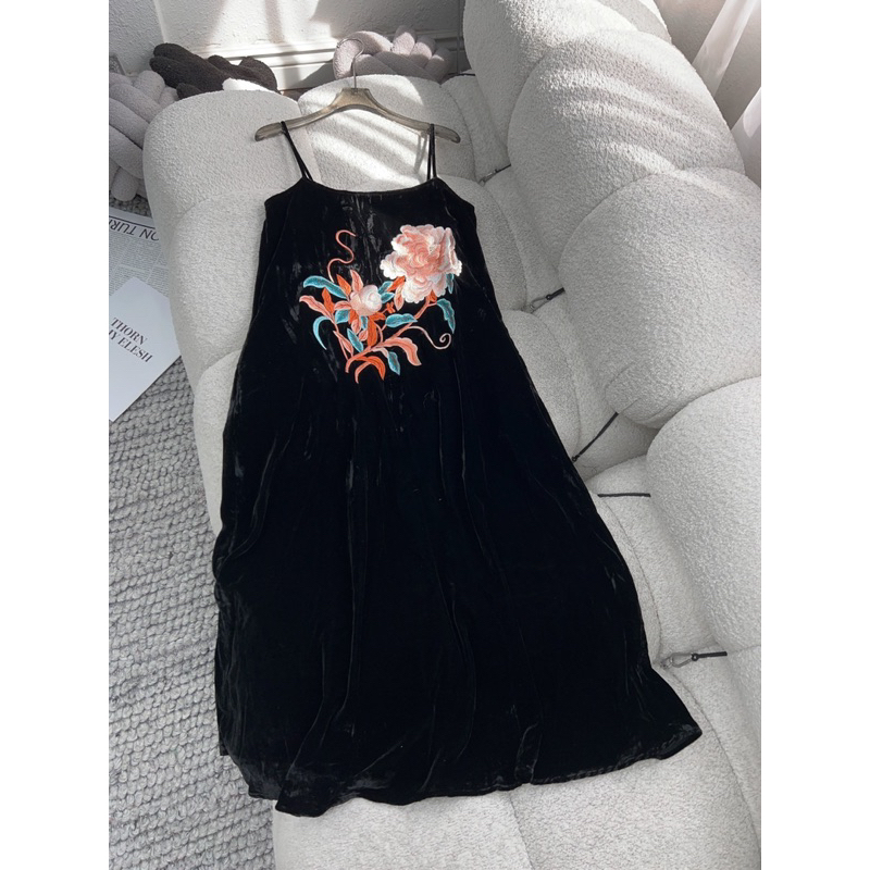 Váy nhung the thêu cao cấp sát nách mẫu mới