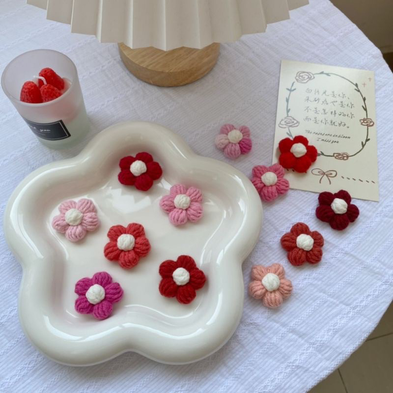 Sẵn hàng -  hoa len đủ màu sắc 5cm 5 - 6 cánh