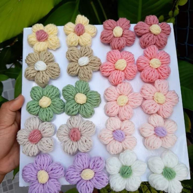 Sẵn hàng -  hoa len đủ màu sắc 5cm 5 - 6 cánh