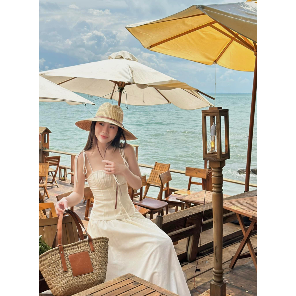 Set áo có dây trễ vai + chân váy dài siêu tôn dáng hot trend hè 2023