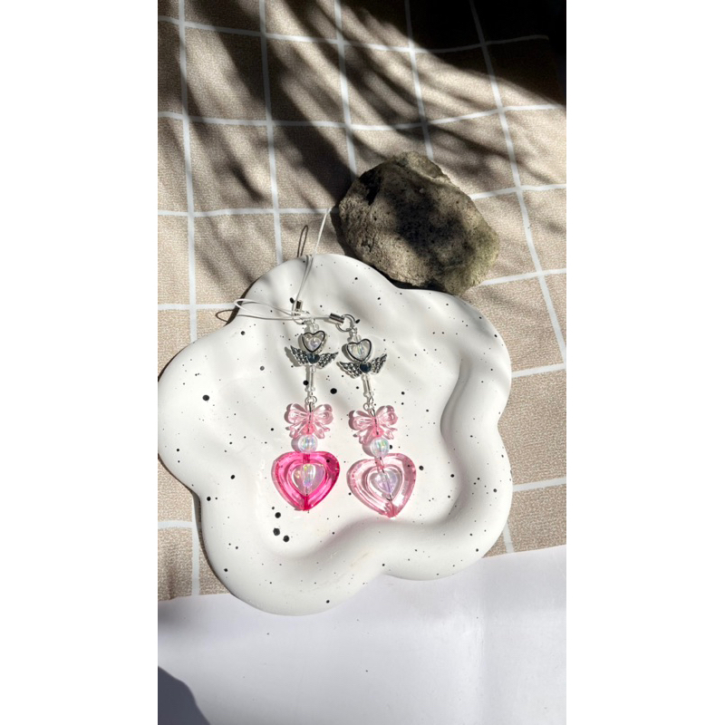 Dây treo điện thoại Magic 🪄 phối trái tim