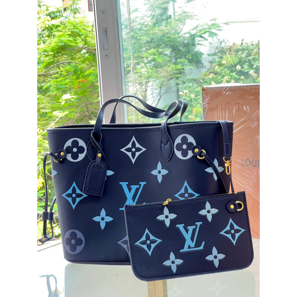 Túi Xách Lou. is vui. ttion Tote Size 31cm Màu Đen