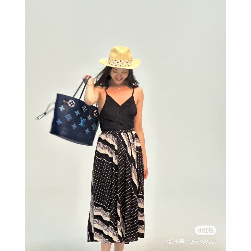 Túi Xách Lou. is vui. ttion Tote Size 31cm Màu Đen