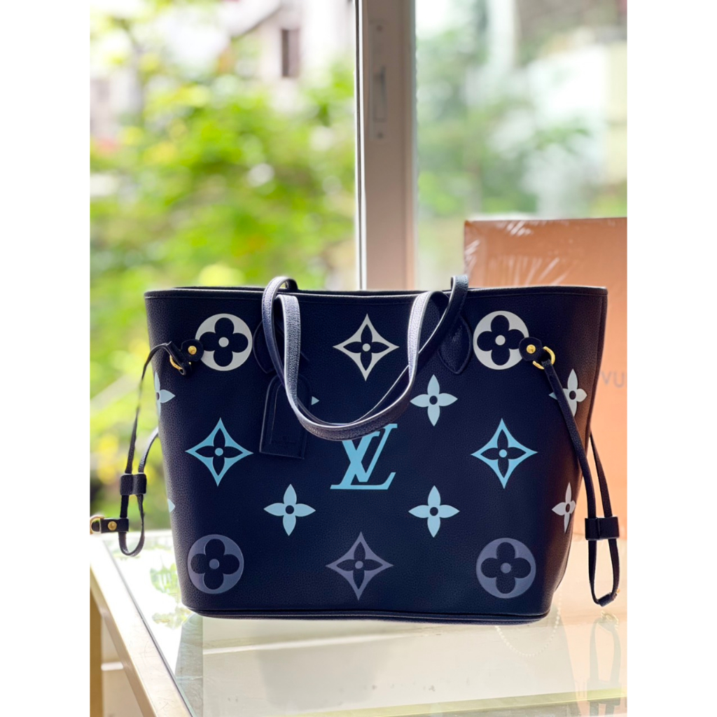 Túi Xách Lou. is vui. ttion Tote Size 31cm Màu Đen