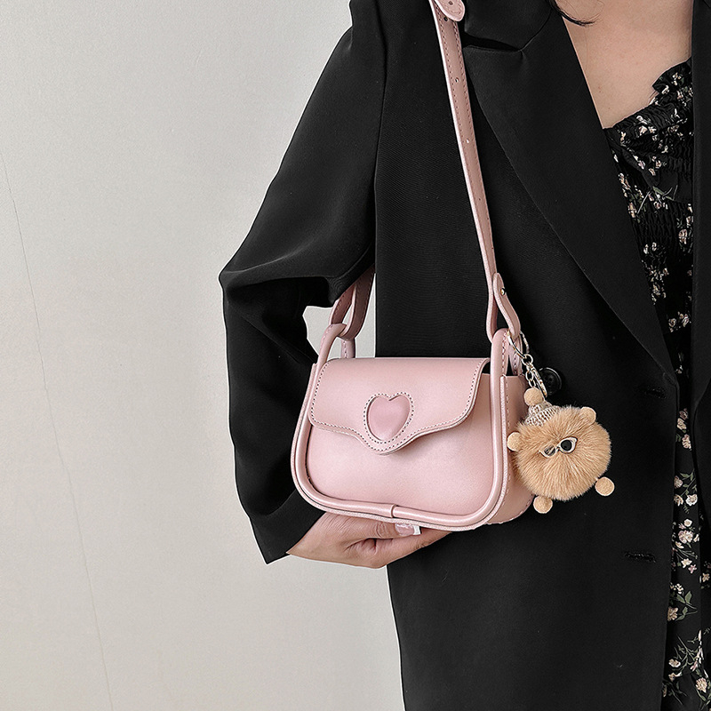 Túi đan tay handmade da Pu có hình trái tim hồng làm quà tặng thể hiện tình yêu với bạn gái - S&B