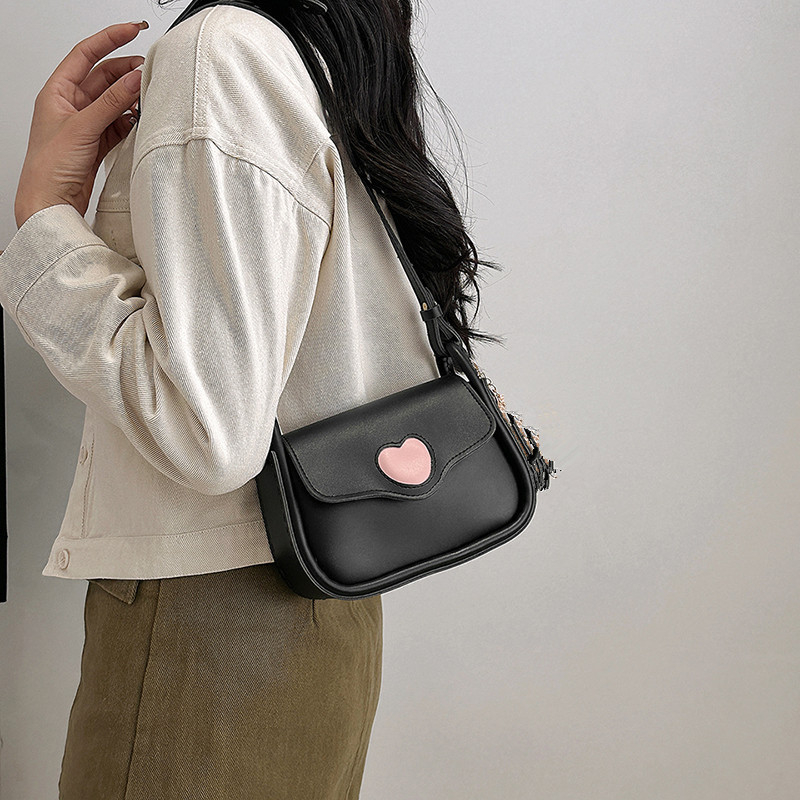 Túi đan tay handmade da Pu có hình trái tim hồng làm quà tặng thể hiện tình yêu với bạn gái - S&B