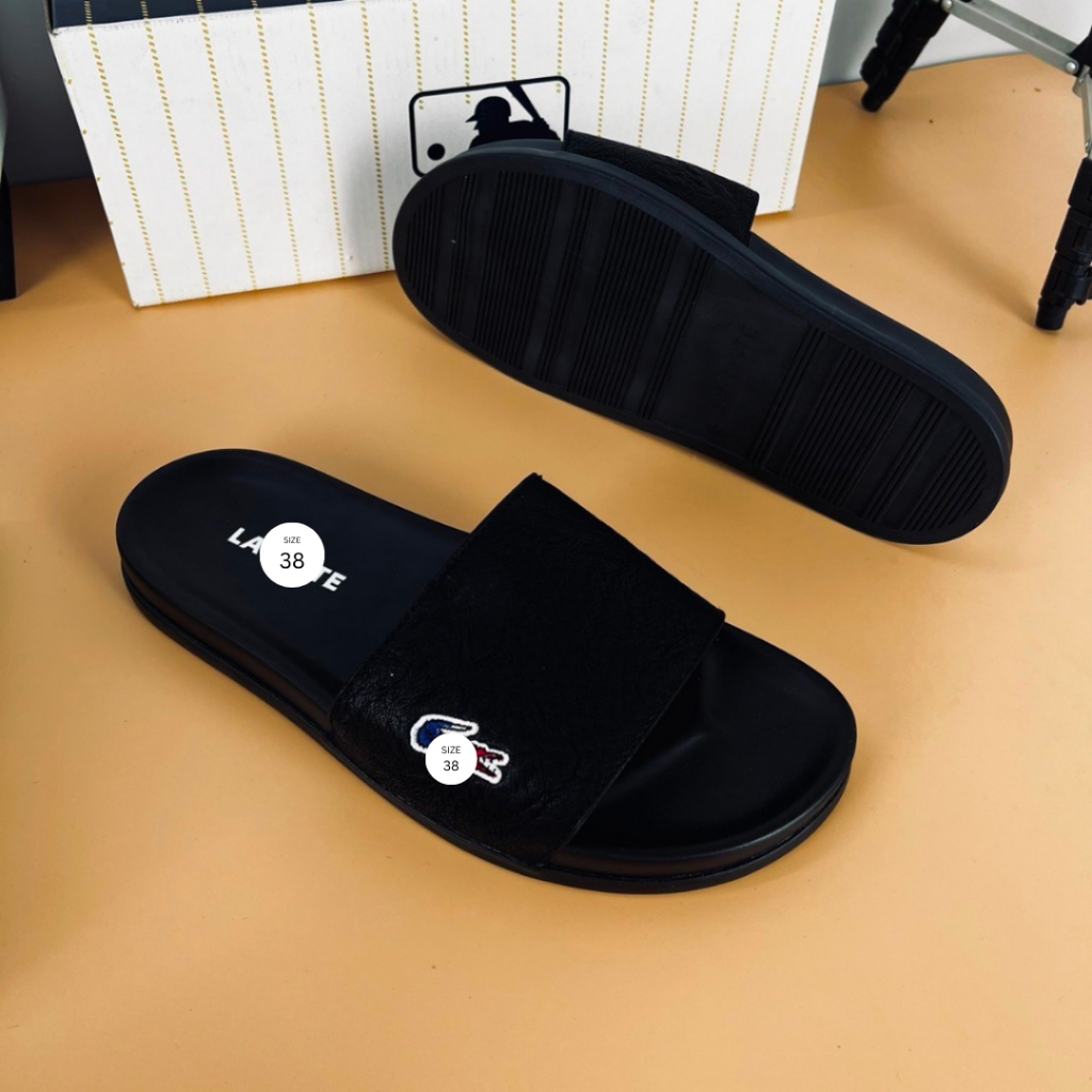 Dép Nam Quai Ngang Thêu Cá Sấu Phiên Bản Màu Đen Viền Khâu Chắc Chắn Kiểu Dáng Thời Trang Đi Êm Chân