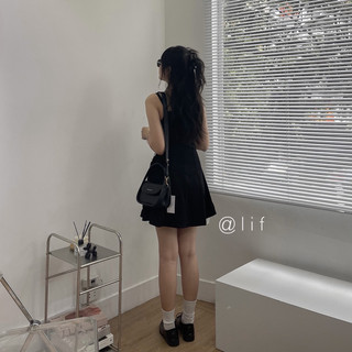 Váy hai dây loli
