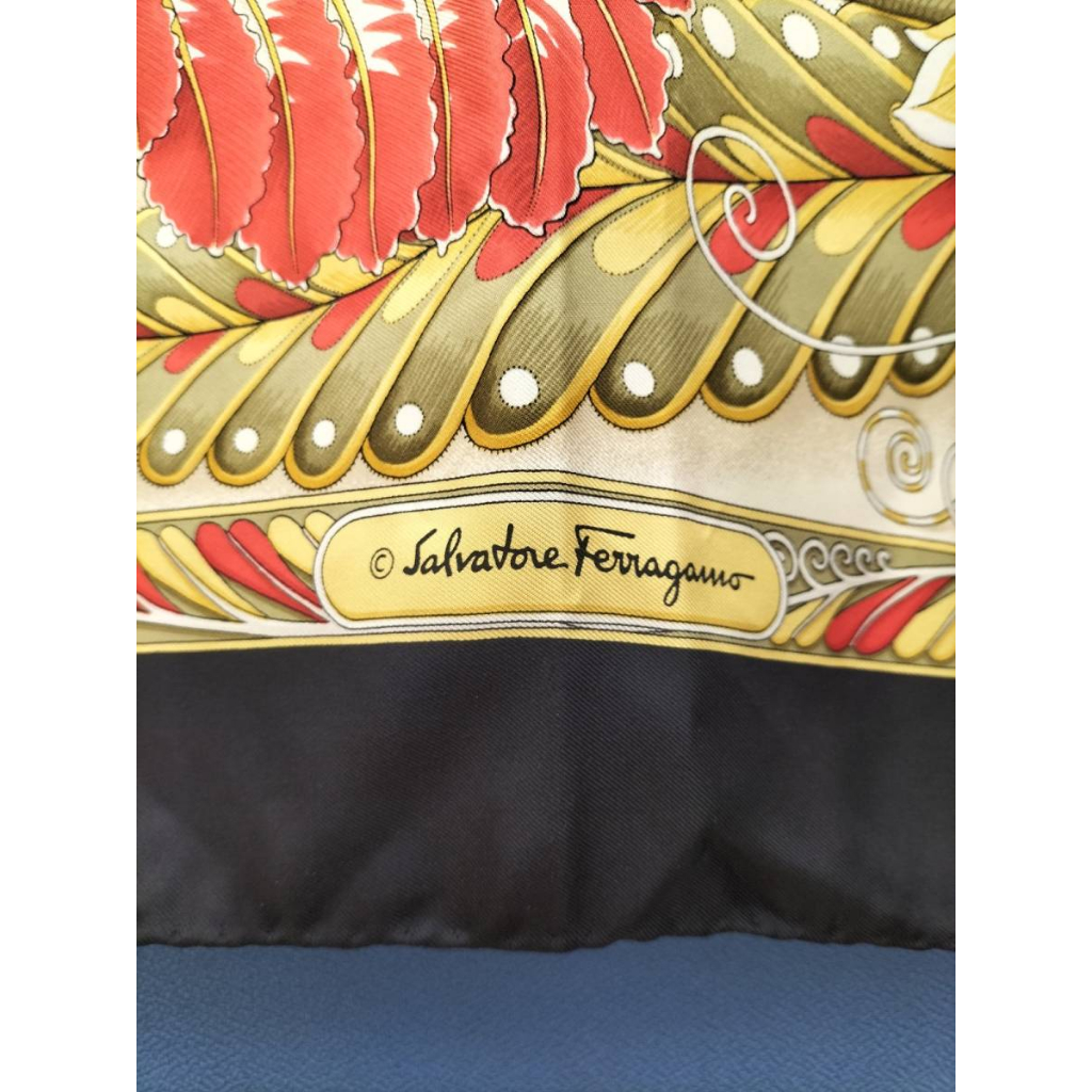 Khăn lụa Salvatore