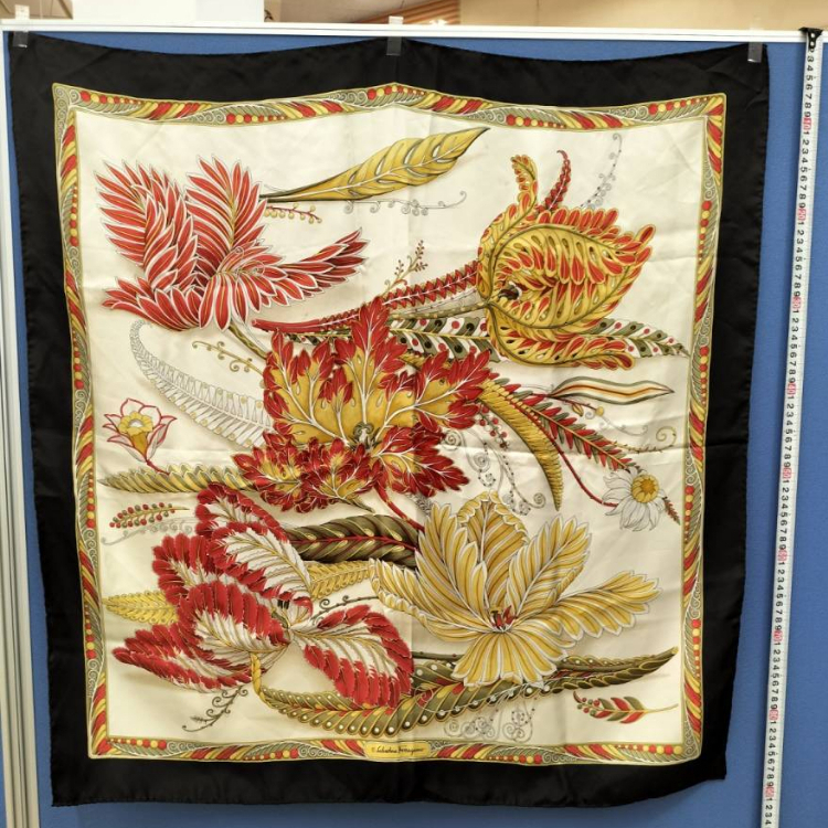 Khăn lụa Salvatore