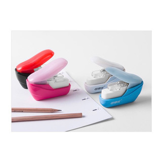 Bấm ghim 4 tờ Kw TriO (Không dùng ghim)