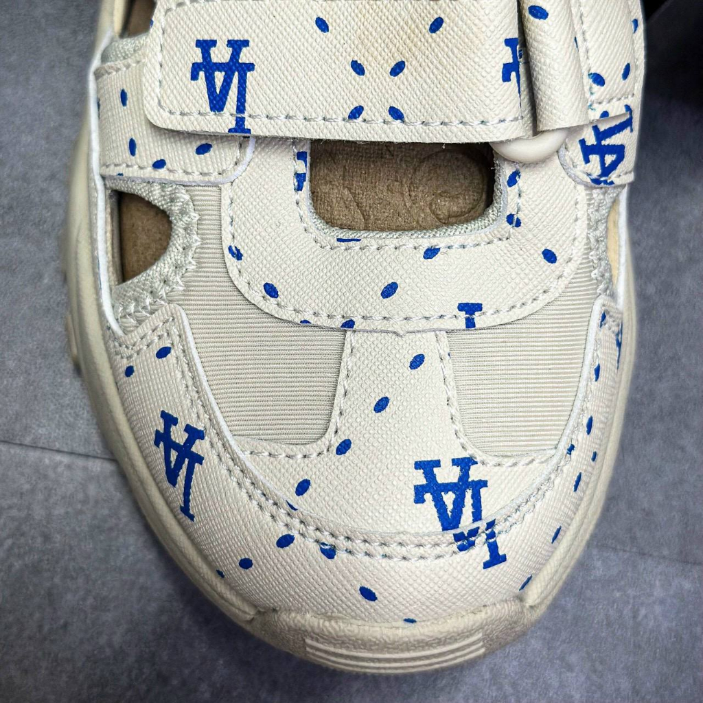 Dép Sangdal MLB BigBall Chunky LA phiên bản chữ phủ kín, Sục Dán Thể Thao MLB Nâu Kem LA chunky New York Yankees