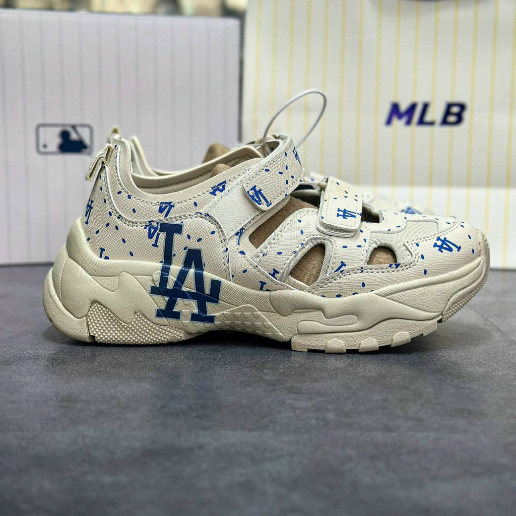 Dép Sangdal MLB BigBall Chunky LA phiên bản chữ phủ kín, Sục Dán Thể Thao MLB Nâu Kem LA chunky New York Yankees
