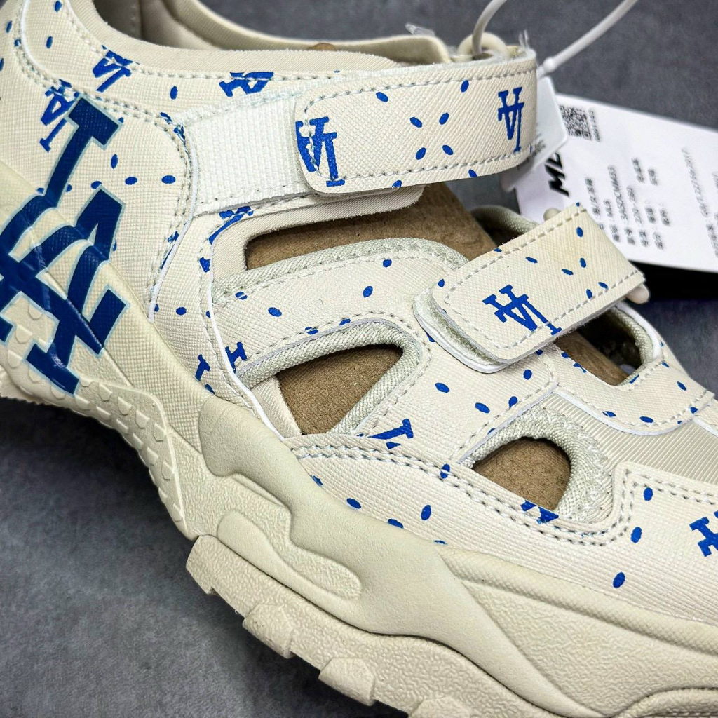 Dép Sangdal MLB BigBall Chunky LA phiên bản chữ phủ kín, Sục Dán Thể Thao MLB Nâu Kem LA chunky New York Yankees