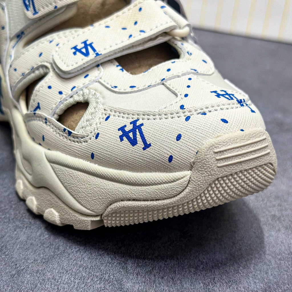 Dép Sangdal MLB BigBall Chunky LA phiên bản chữ phủ kín, Sục Dán Thể Thao MLB Nâu Kem LA chunky New York Yankees