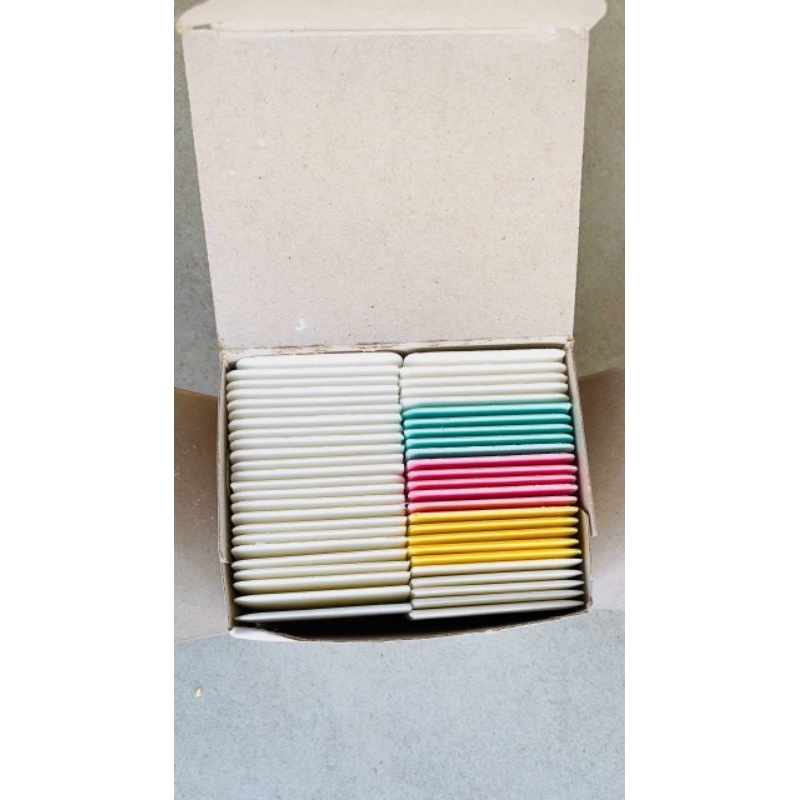 Phấn sáp Panda 1 màu trắng và 2 màu 4 màu là loại phấn tự bay sau 48h