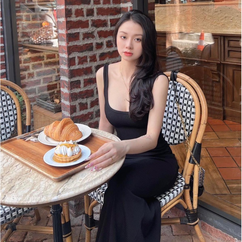 Đầm body thiết kế khoét lưng sexy