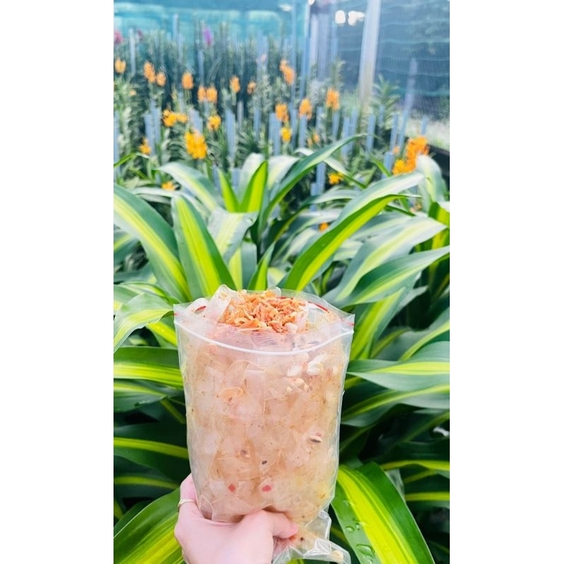 Bánh tráng phơi sương,  trộn sate, bánh me