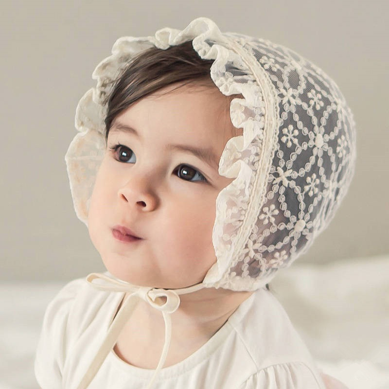 Mũ trùm ren trắng thêu hoa tiểu thư cho bé gái