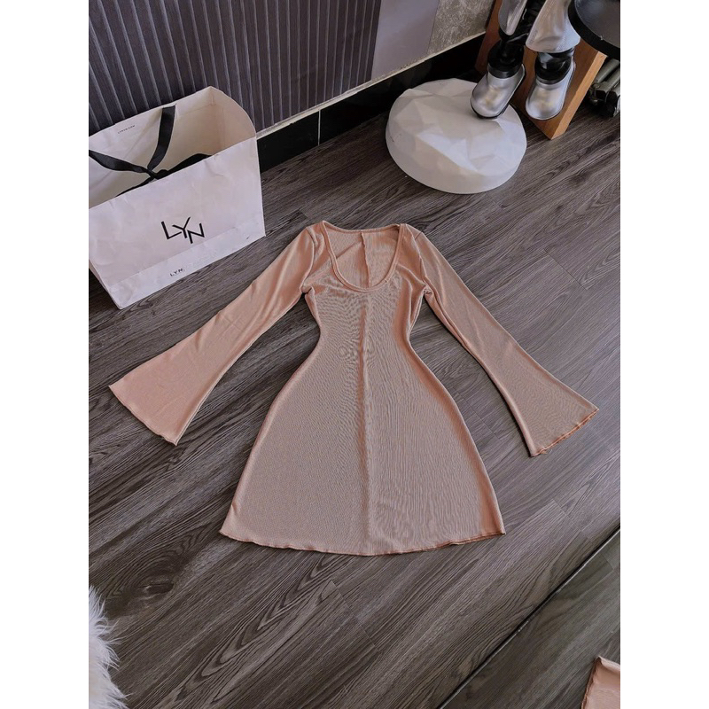 Đầm Tăm Lạnh Cổ Tim Tay Dài Loe Dáng Xoè Viền Bèo