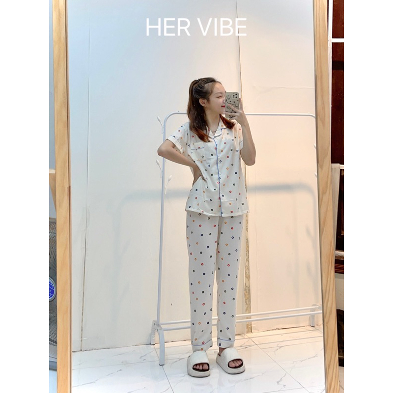 Bộ đồ ngủ nữ pyjama mặc nhà cộc tay chất vải đũi mềm mịn thoáng mát họa tiết nhí dễ thương Her Vibe