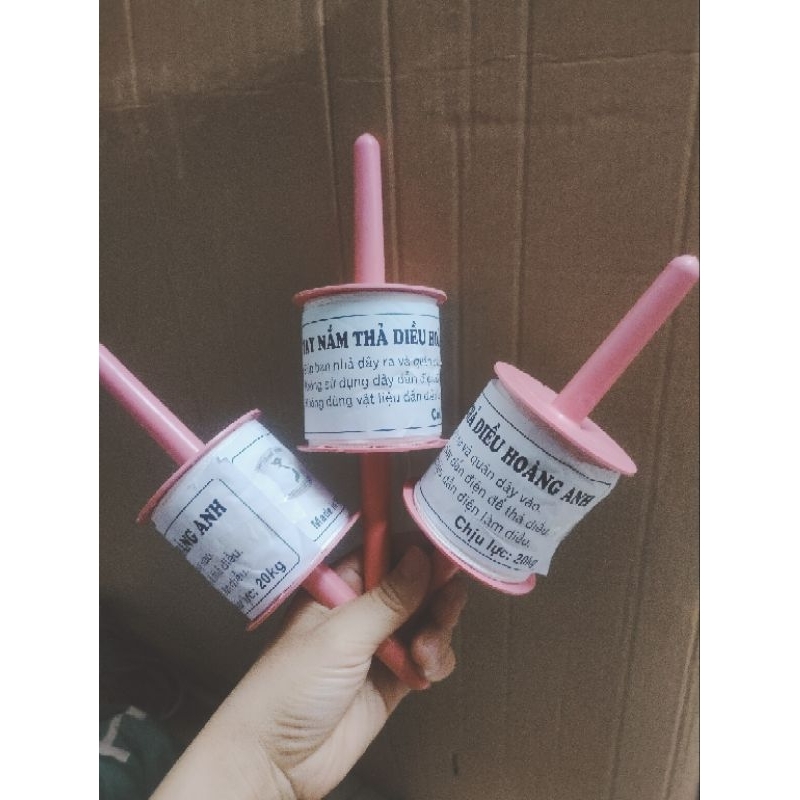 Dây và tay nắm thả diều tiện lợi