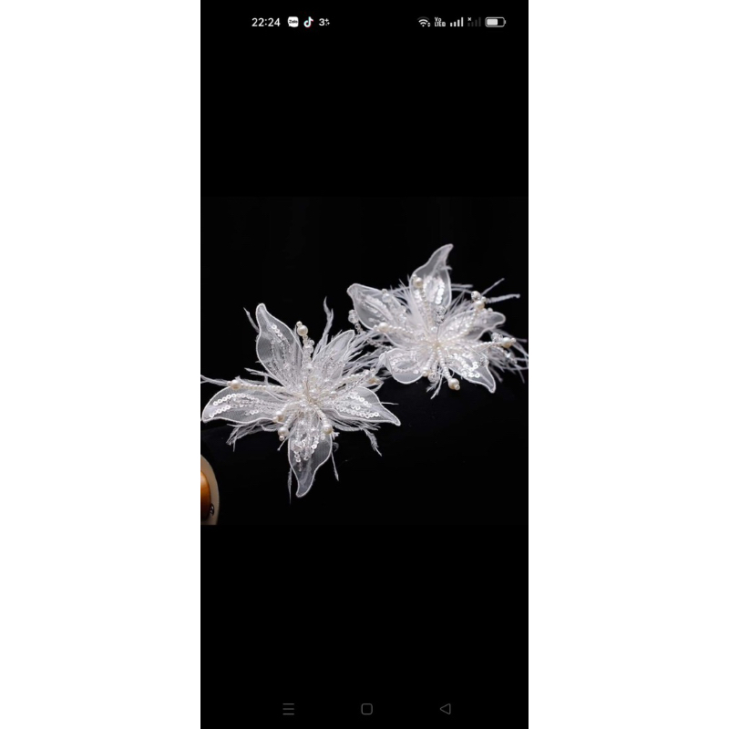 Các mẫu cài tóc cô dâu