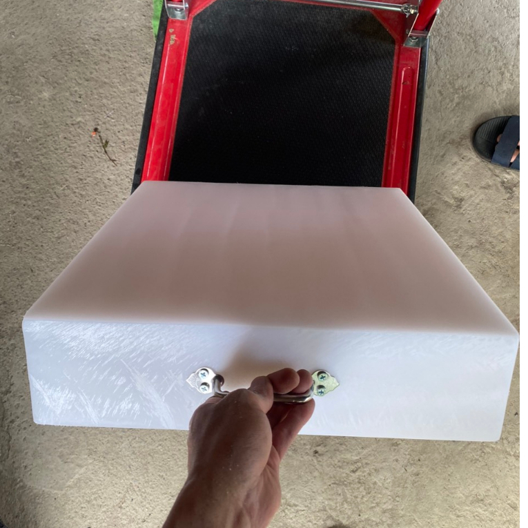 Thớt nhựa dày 10cm,KT 40x50x10cm, chuyên băm chặt, hàng việt nam chất liệu PE cao cấp, có quai xách
