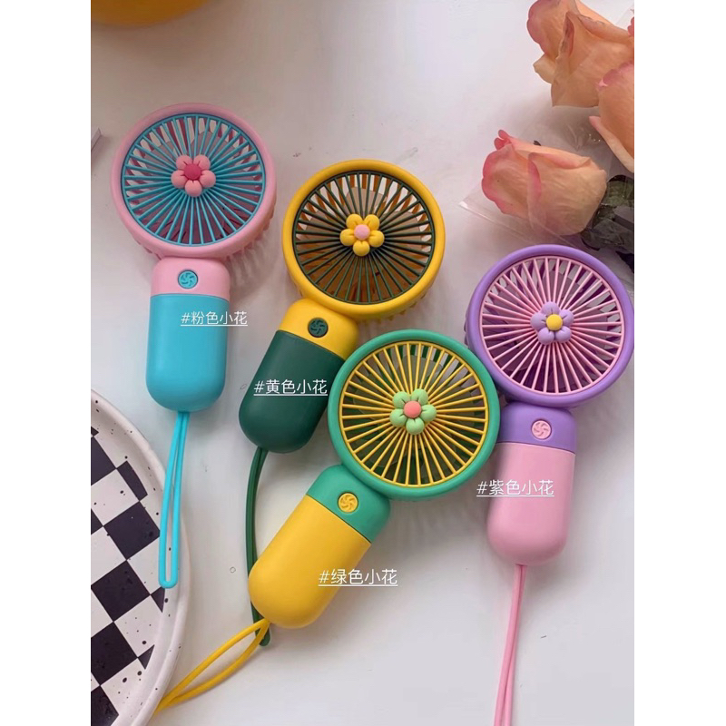 Quạt Tích Điện Mini Cầm Tay Có Dây Treo Siêu Mát Giá Rẻ