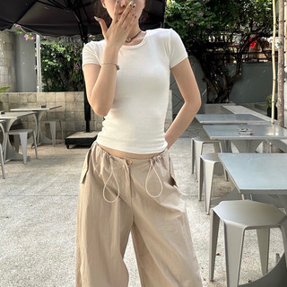 Áo thun dáng ôm ngắn tay