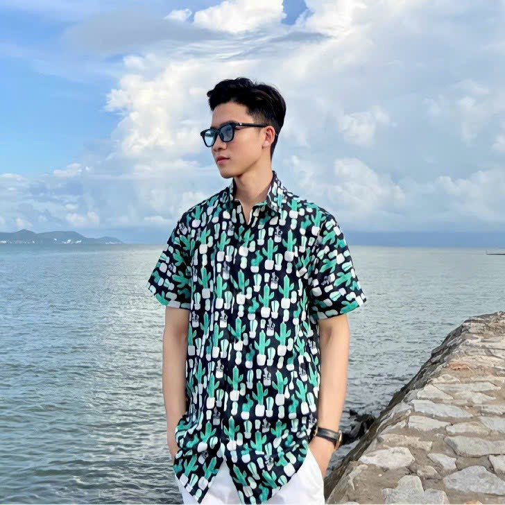 Sơ mi form rộng đi biển Nam tay ngắn chất vải lụa 100d họa tiết cây xương rồng xanh mát mẻ 777HKsomi487 487