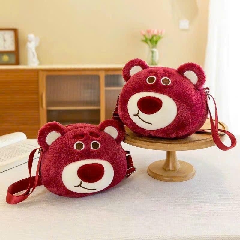 Túi đeo vai gấu hồng lotso tai dâu size 30cm siêu dễ thương, siêu cute lông mềm mịn