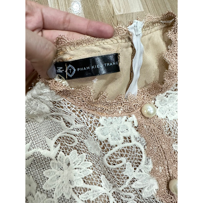 PHAM KIEU TRANG PASS VÁY TƠ REN