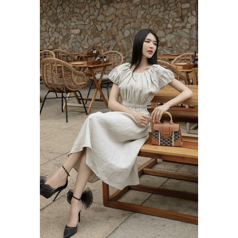 Đầm linen tay xếp cổ tròn bo eo dáng midi dài